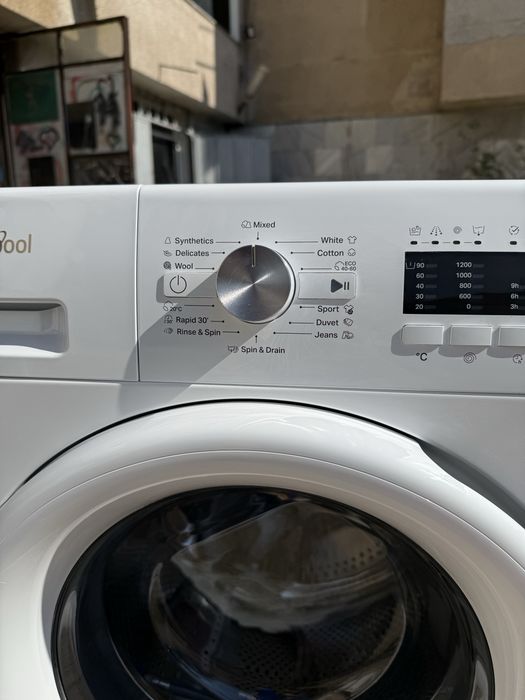 Продавам пералня Whirlpool