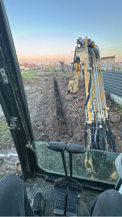 Oferim serivicii cu buldoxecavator si tranport Agregate