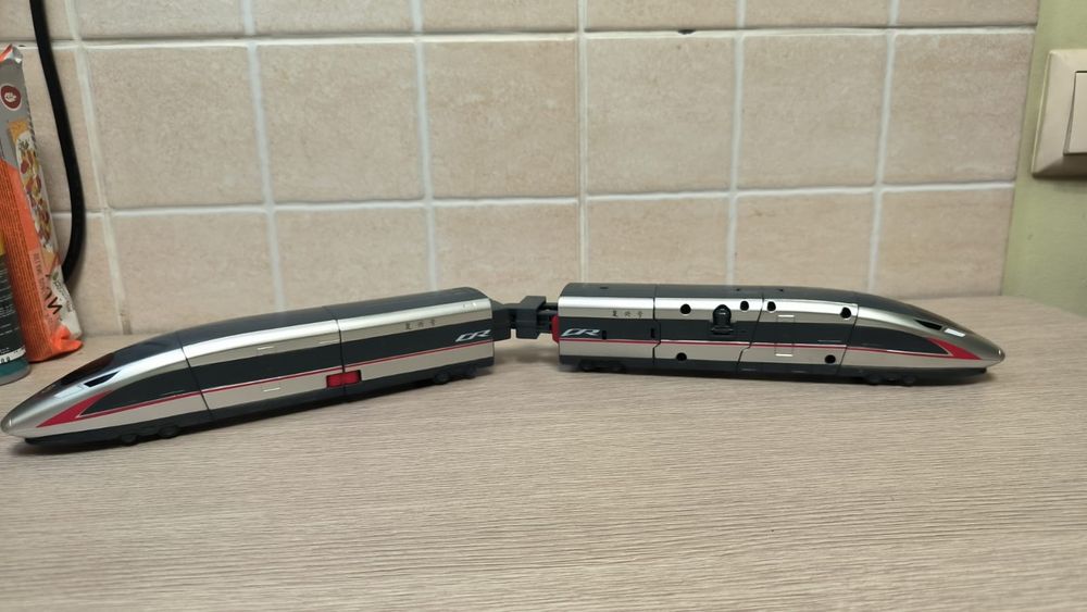 Робот трансформер поезд