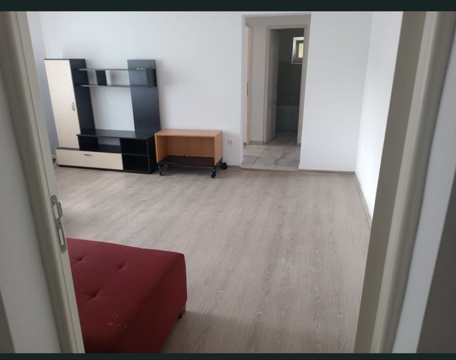 Inchiriez apartament