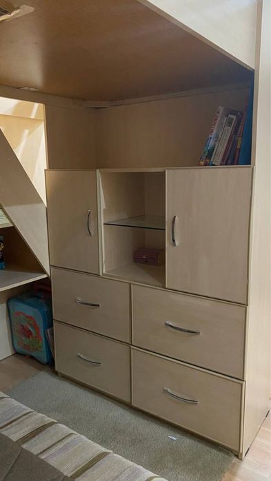 РАСПРОДАЖА Детская кровать со шкафами,диван в Детскую