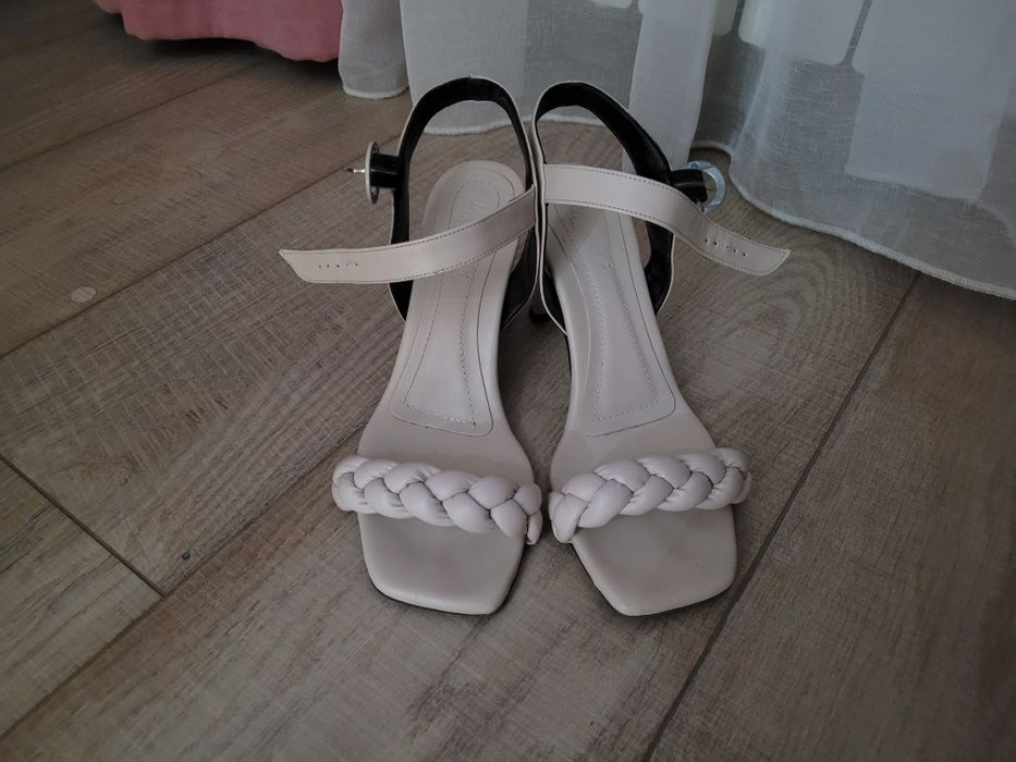 Босоножки женские