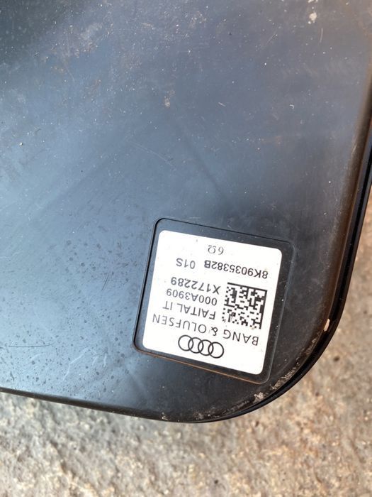 Бас колона буфер Bang & Olufsen 8k9035382b Audi a4 a5 q5