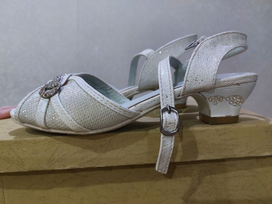 Босоножки для девочки