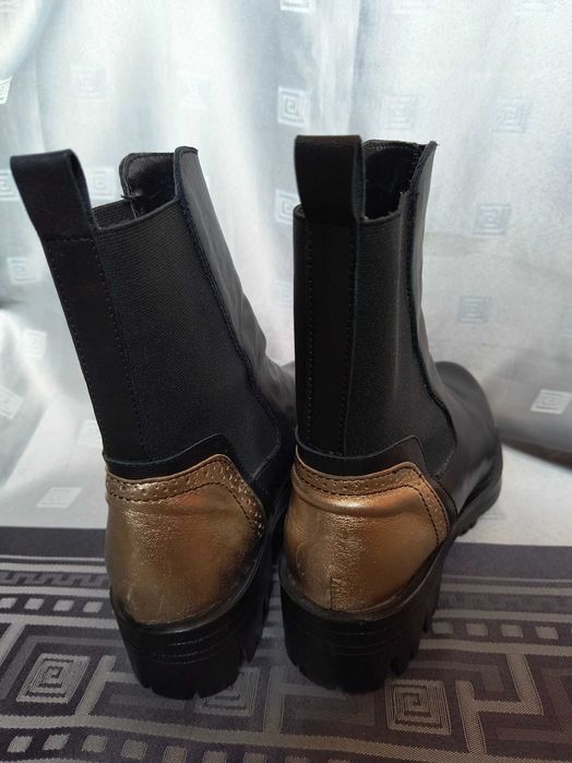 Дамски кожени боти