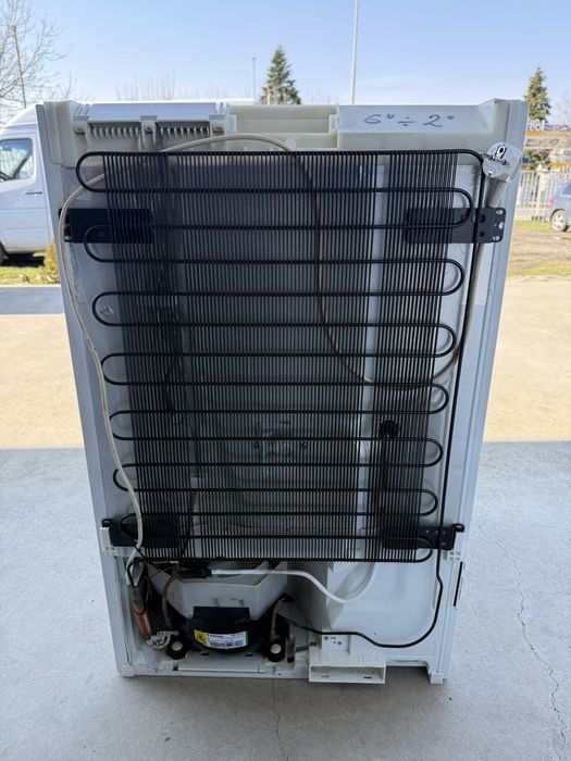 Малък хладилник за вграждане Миеле