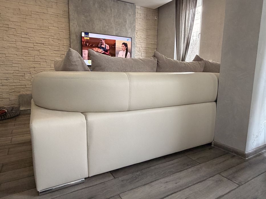 Ъглов диван с функция сън и ракла