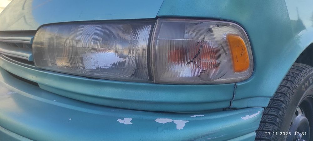 Продам фары от тайота превий