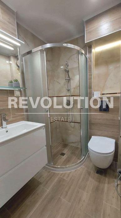 Дава се под наем Тристаен апартамент в Варна, Колхозен пазар - 78 кв.м за 698.19 € - Снимка #6