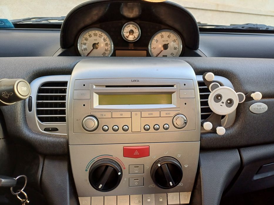 Ланчия Ипсилон автоматик