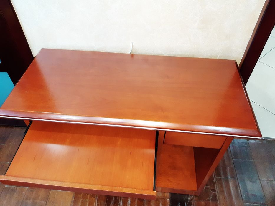 Продам стол для компьютера