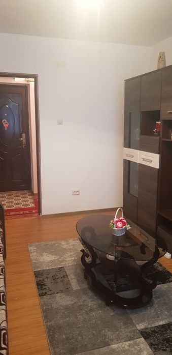 Vând apartament cu 4 camere în orașul Drăgănești Olt