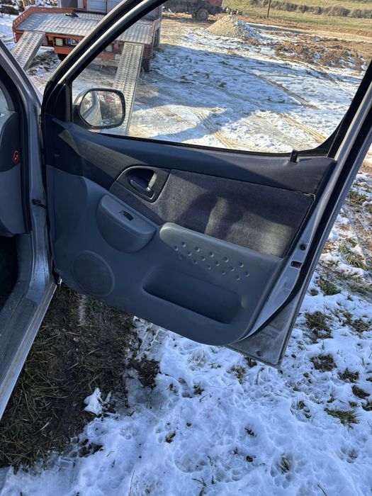 Тойота ярис версо на части