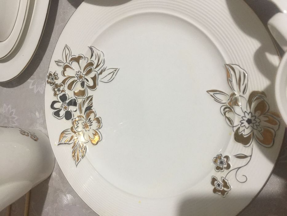 Продам чайно столовый набор