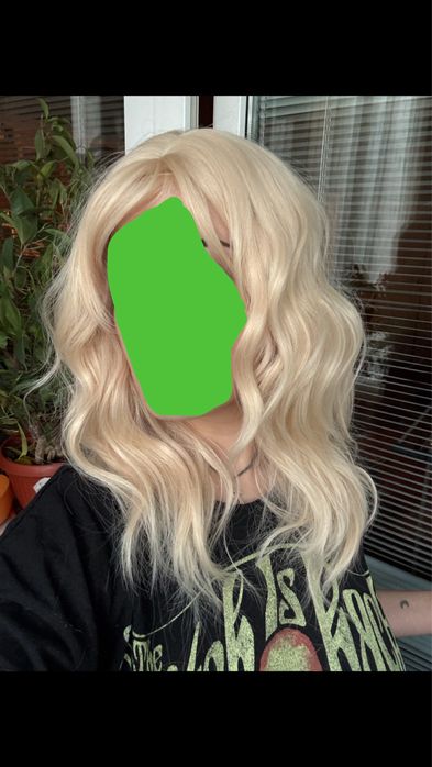Peruca cu breton blond platinat termorezistenta