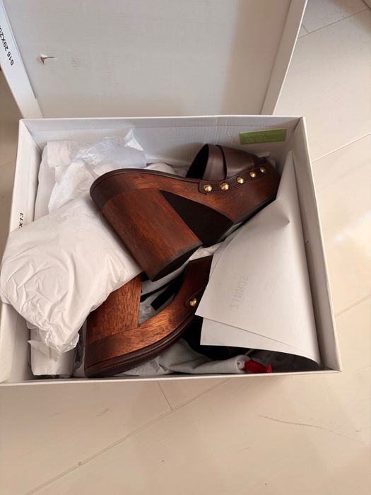 Schutz  Buckle-Detail Leather Platform Sandals
