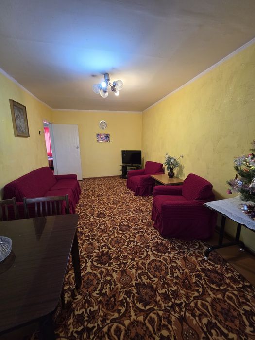 Сдаётся в аренду.  2- х комнатная.  М. Горький.