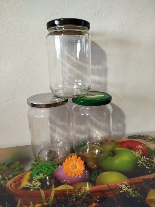 Продавам буркани.  100бр.-0,720мл..по 40ст. Броя