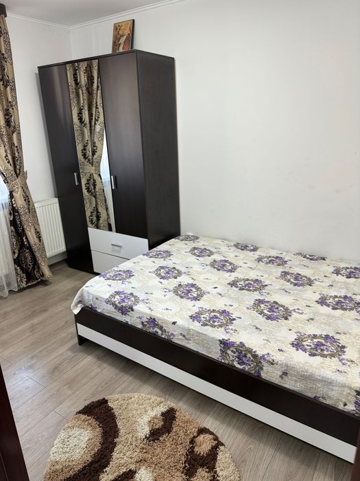 Inchirez apartament cu 2 camere la etaj 3