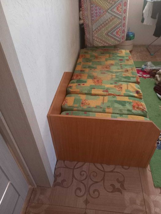 Кровать одноместный из дерева