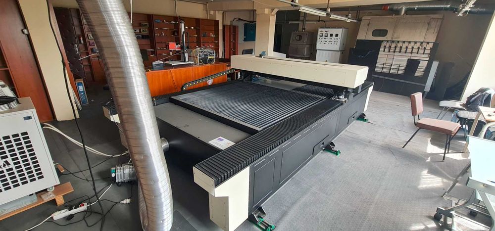 Лазер за рязане и разкрояване модел JSM 1530