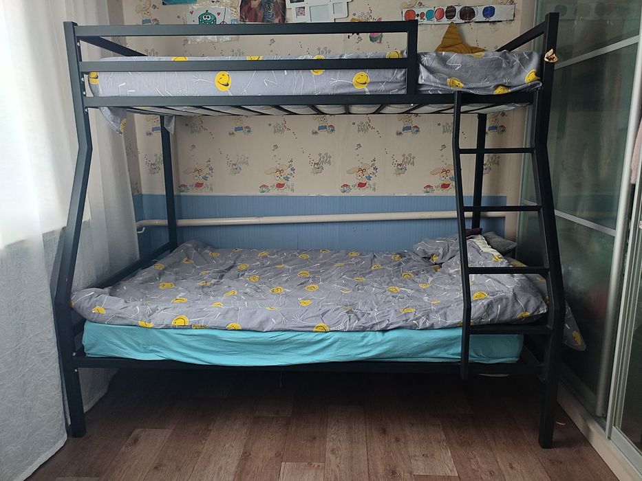 Двухъярусная кровать