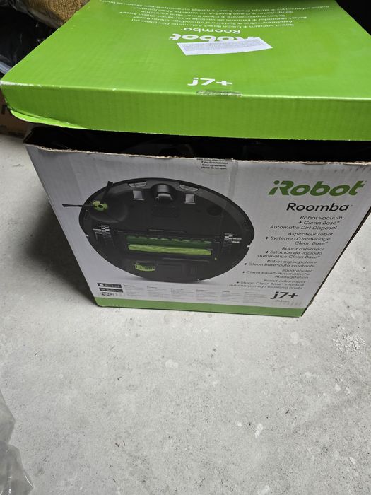 Продавам прахосмукачка робот IROBOT J7+