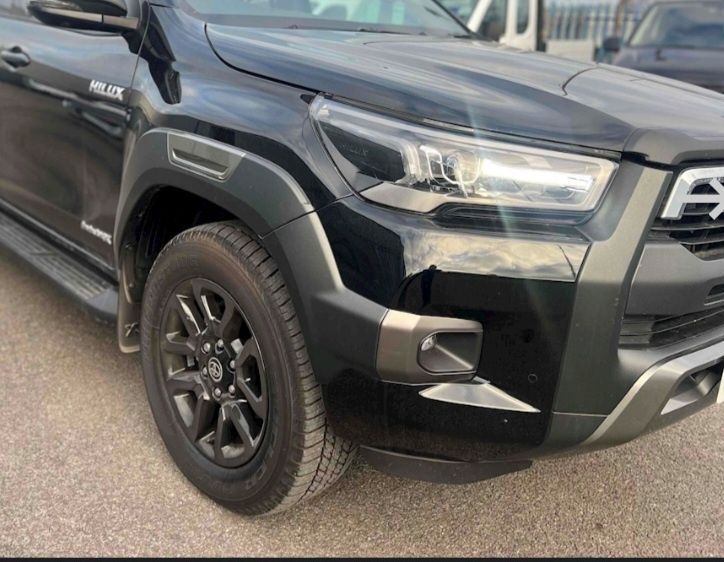 Fata completa Toyota Hilux invincible X
