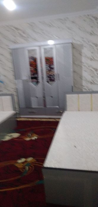 Guliston shahri yangi bozor yangi dom 2 xona balkonli.