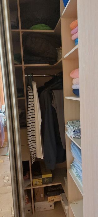 Угловой шкаф. Продам .