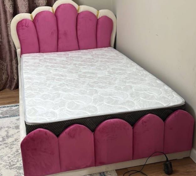 Диван.  Кровать.