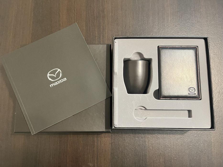 Vand portmoneu si cana kit mazda