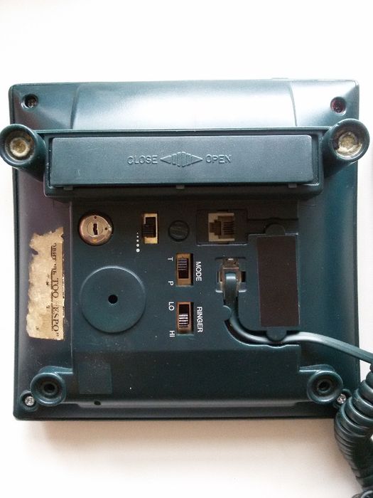 Телефон стационарный кнопочный с часами