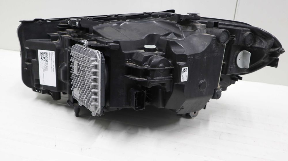 Десен фар БМВ Г30 BMW G30 LED със завиване