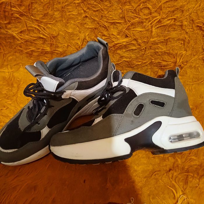 Дамски обувки излишни