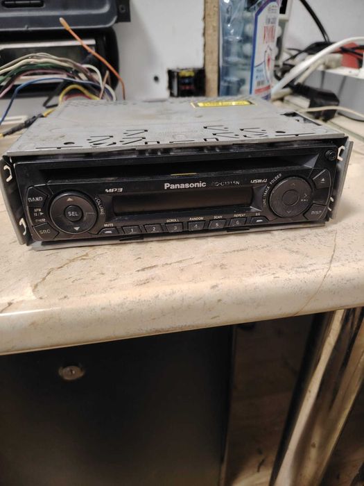 Vând aparat de radio auto