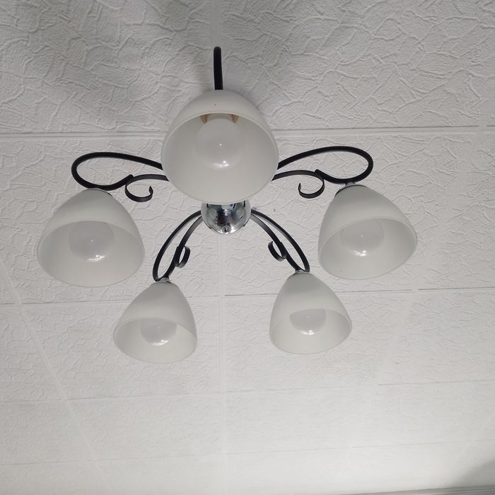 Продам люстру в хорошем состоянии