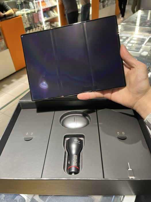 Huawei mate XT ultimate design