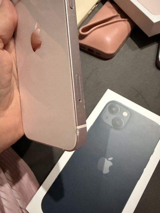iPhone 13 розов