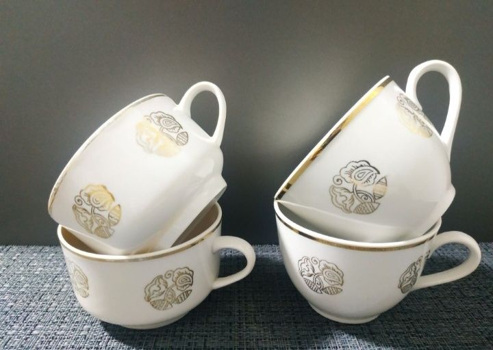 Чашки с блюдцами. См. все фото .