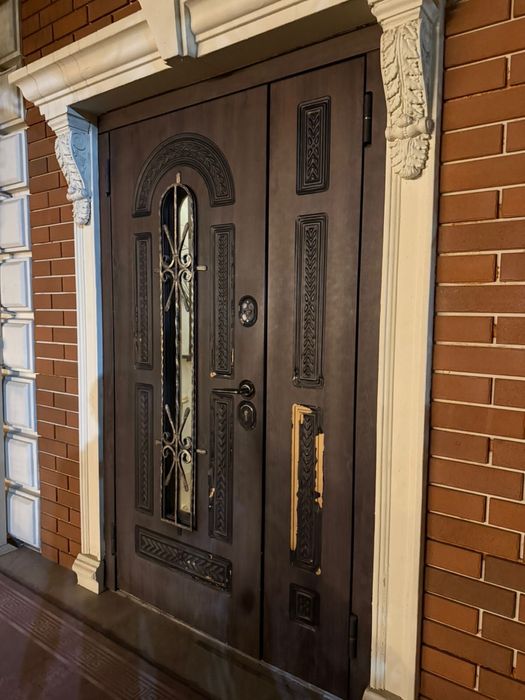 Продам входную дверь