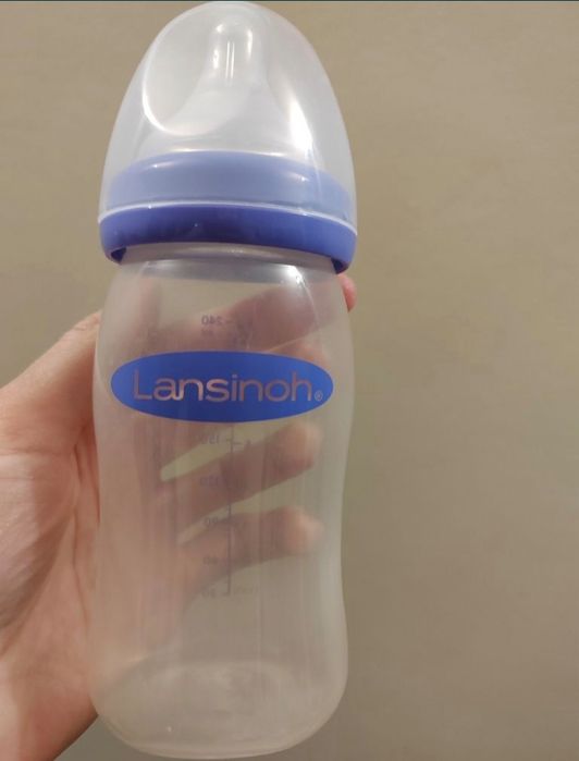 Vând biberoane Lasinoh