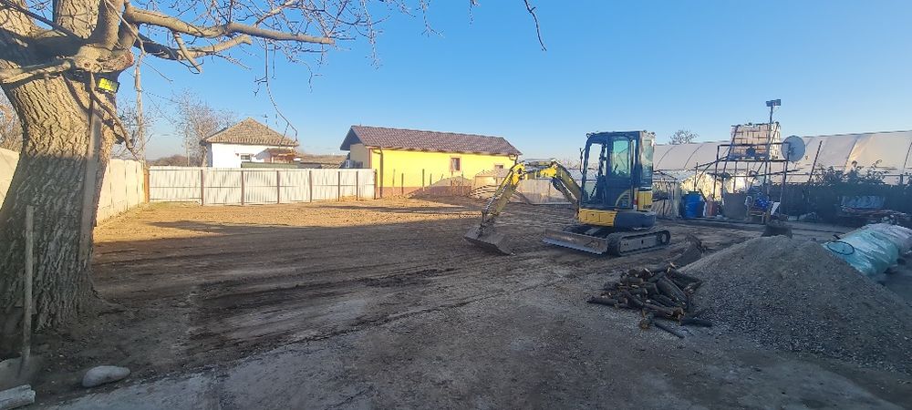Excavator de inchiriat/Cilindru compactor