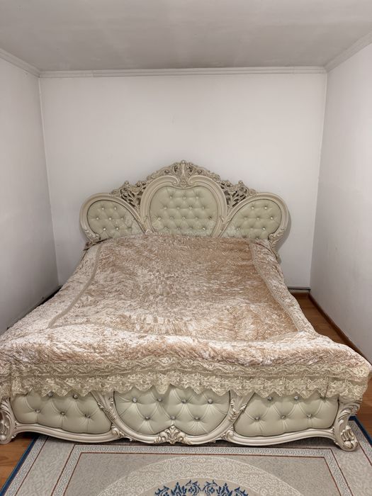 Кровать с матрасом 180/200