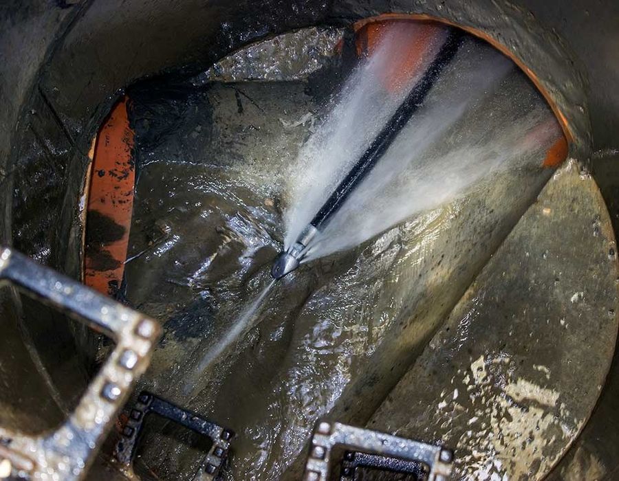 Гидродинамическая чистка канализации