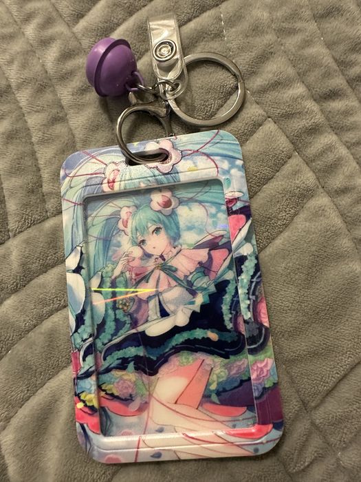 Брелок и беджик