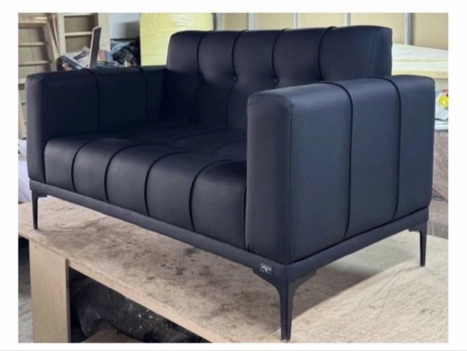 Диван кожаный 85х150х80 см