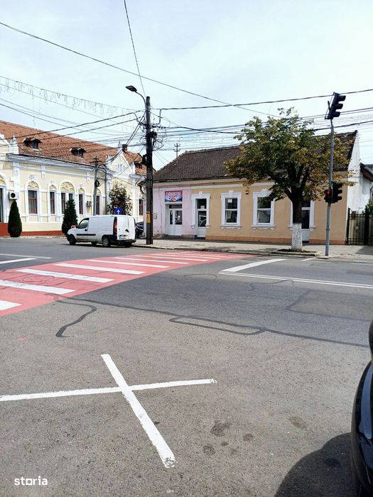 Spațiu Comercial De Închiriat
