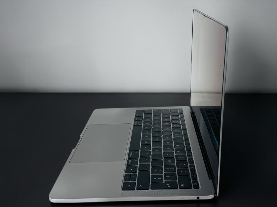 Лаптоп Аpple MacBook Pro 13 2017 i5 2,3Ghz 8RAM 256GB Гаранция!