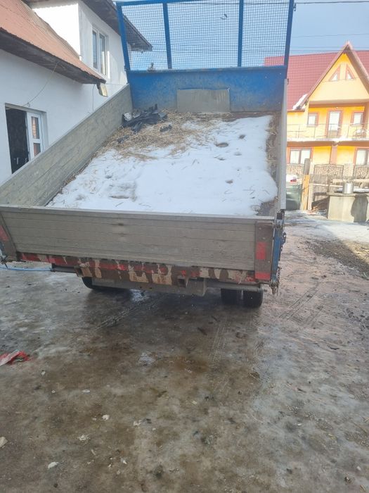 Vând carosata bascula